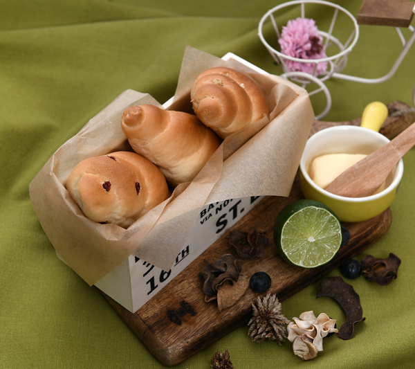 삼색 버터롤 완성 사진
