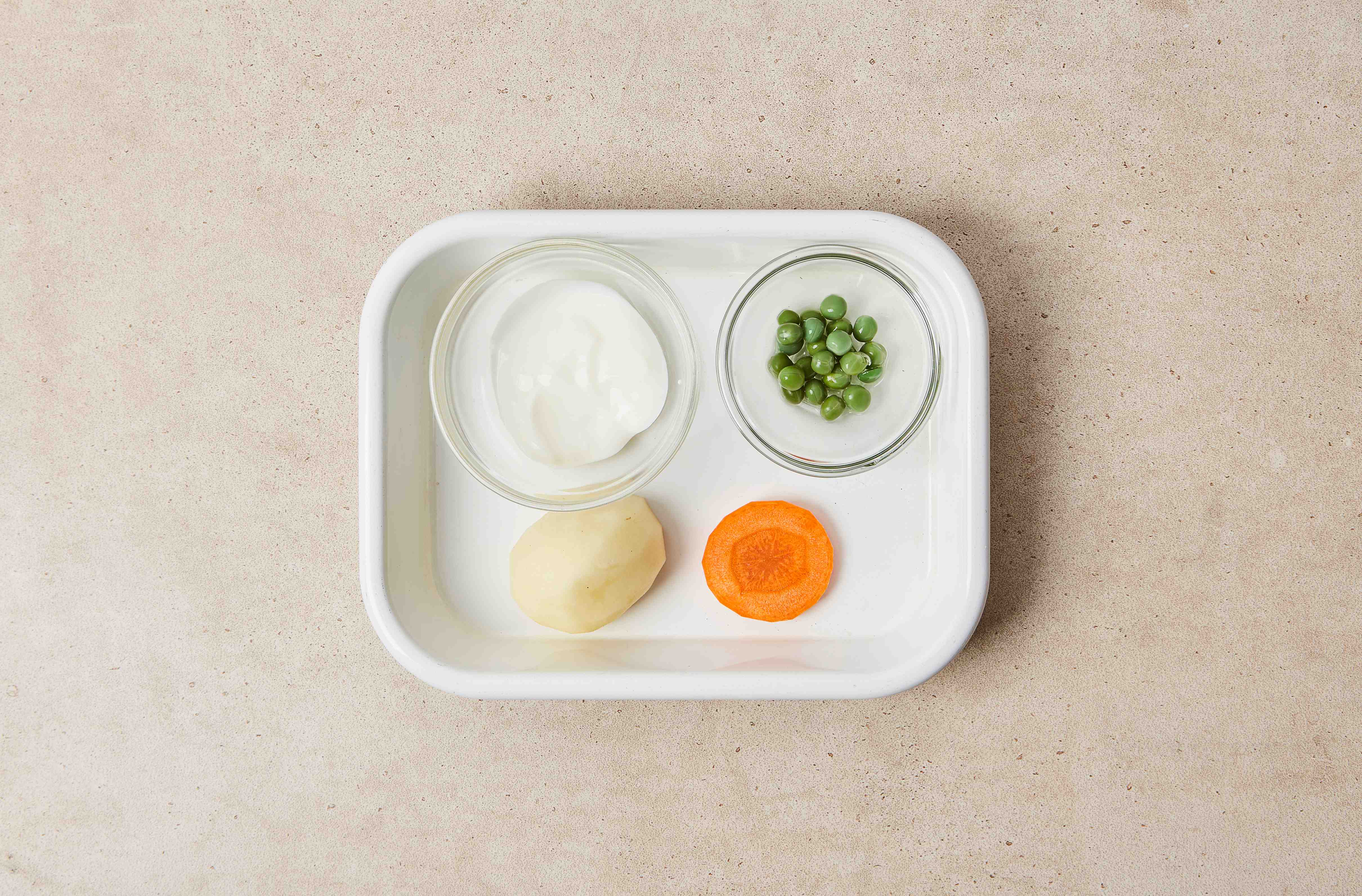 완두콩과 당근을 넣은 감자요거트 샐러드 완성 사진
