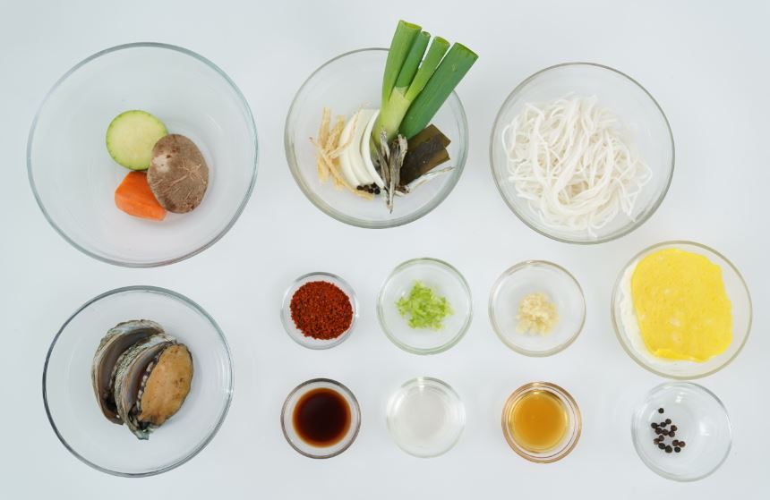 멸치 전복 저염국수 완성 사진
