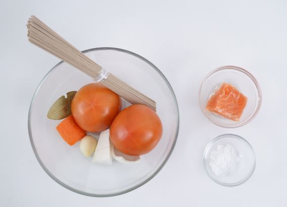 토마토채소스프와 연어소바찜 완성 사진