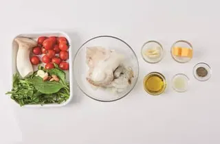 해산물샐러드와 미나리소스 완성 사진