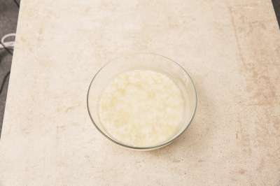 토마토를 곁들인 마늘밥 1단계