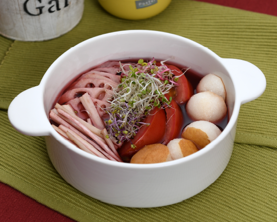 먹물소스를 곁들인 토마토피클 완성 사진