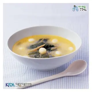 미역 조랭이 떡국 완성 사진