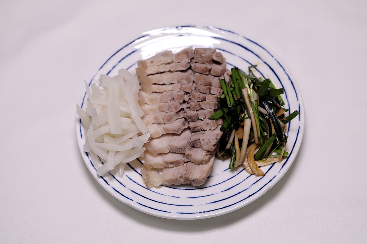 돼지고기 수육 부추부침 5단계