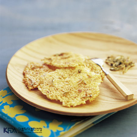 멸치 누룽지과자 완성 사진